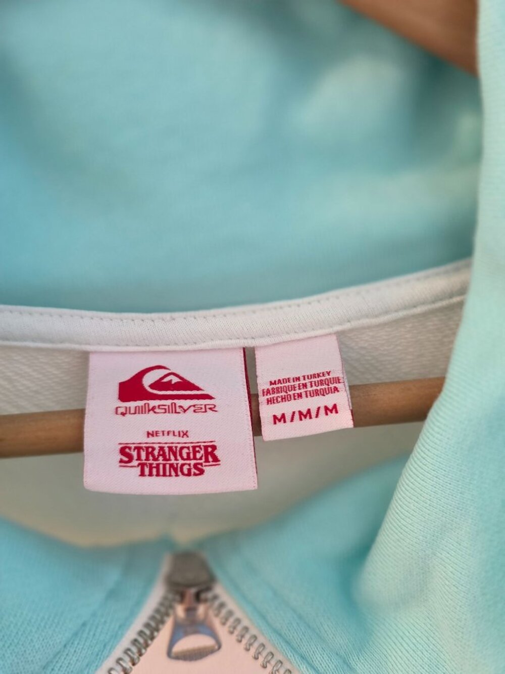 Stranger Things x Quiksilver Lenora Hills Surf Club White Half-Zip Sweatshirt M - Picture 6 of 8